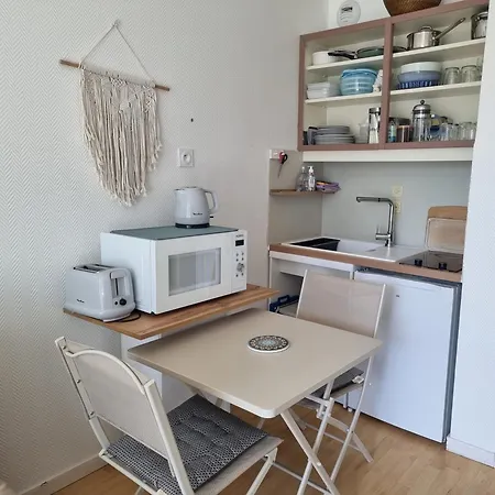 Studio, Balcon Et Acces Direct Page Dinard